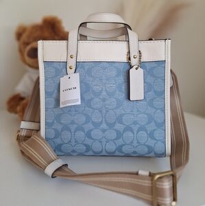 NWT Coach Field Tote 22 In Signature Chambray Light Washed Denim Chalk C4692